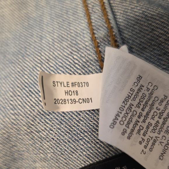 Madewell Classic Jean Jacket - Picture 4 of 7